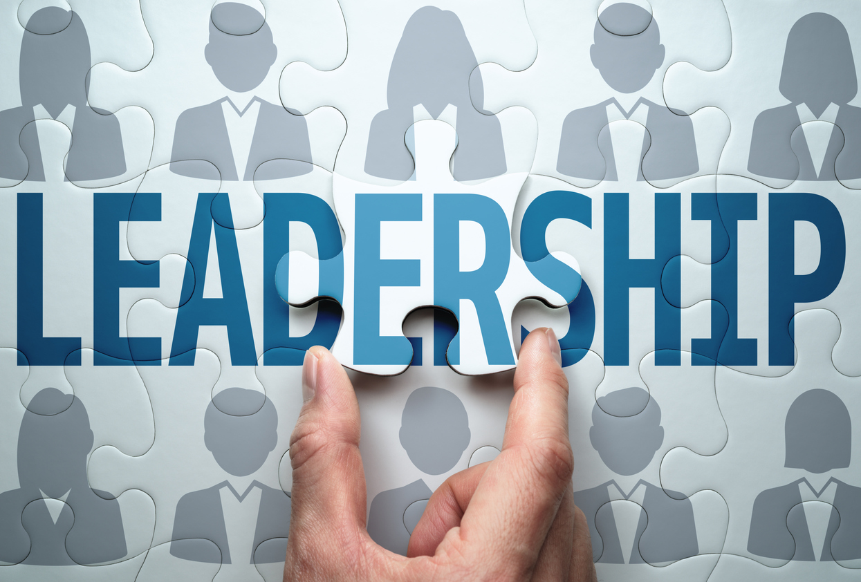 【MBA・ビジネス用語】リーダーシップとは？ マネジメントとの違いを解説